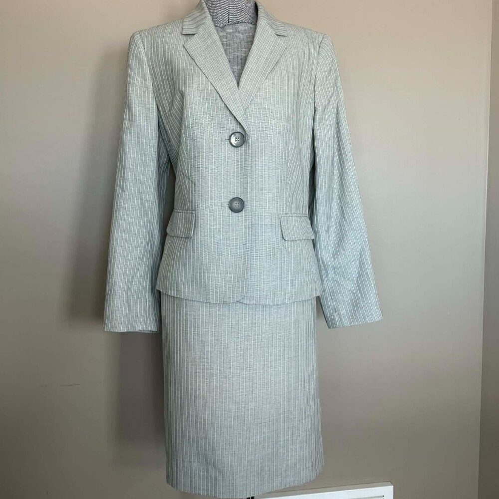 Le suit skirt suit, size 8, grey pinstripe. NWT